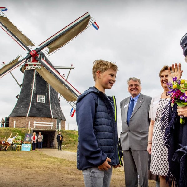 Prinses Beatrix bij viering 200 jaar molen Hermien