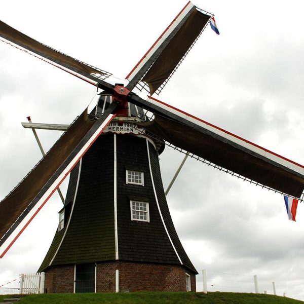 Help Beltkorenmolen Hermien draaiend te houden!